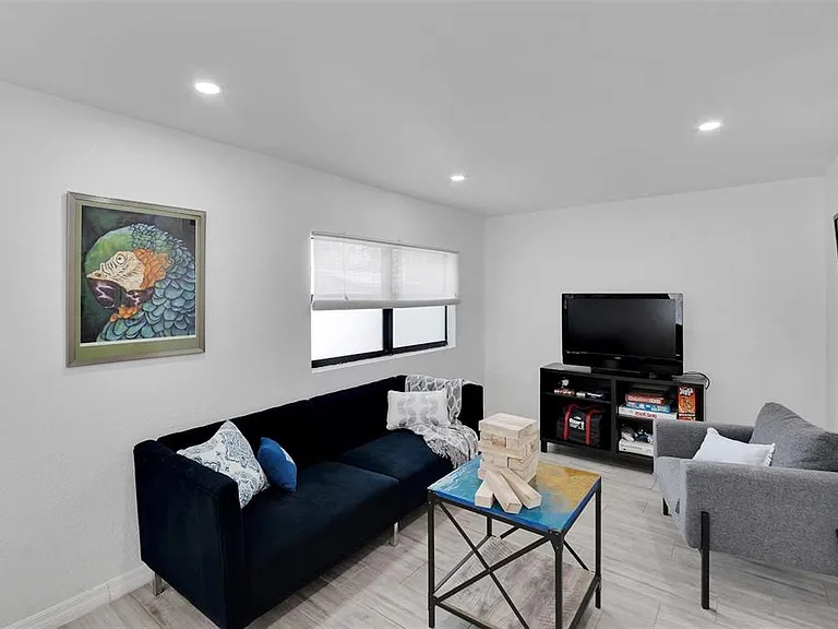 4731 W Montgomery Ave — Photo 10