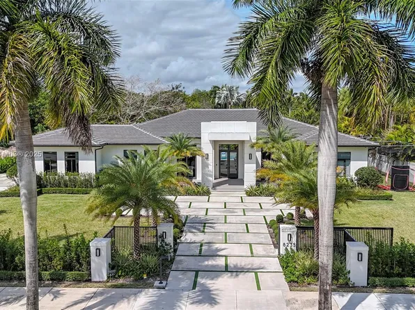 8235 SW 184th St, Palmetto Bay, FL 33157