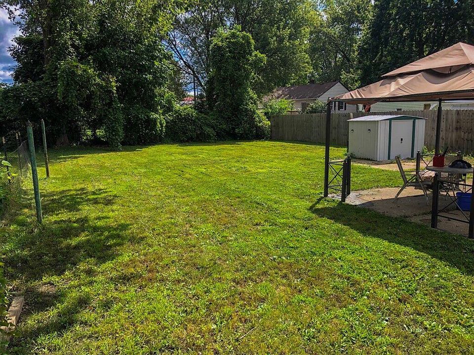 2nd image of 263 Gillett St