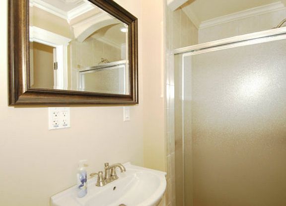 5th image of 352 Evergreen Dr