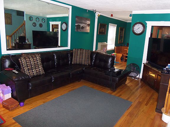2nd image of 2557 Woodhull Ave