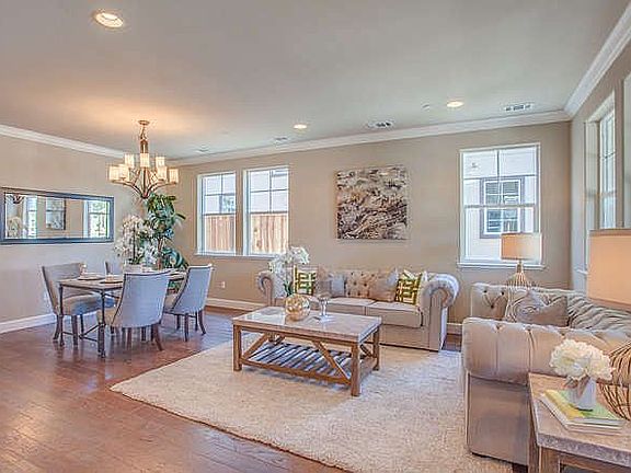 3rd image of 1086 Timber Crest Dr