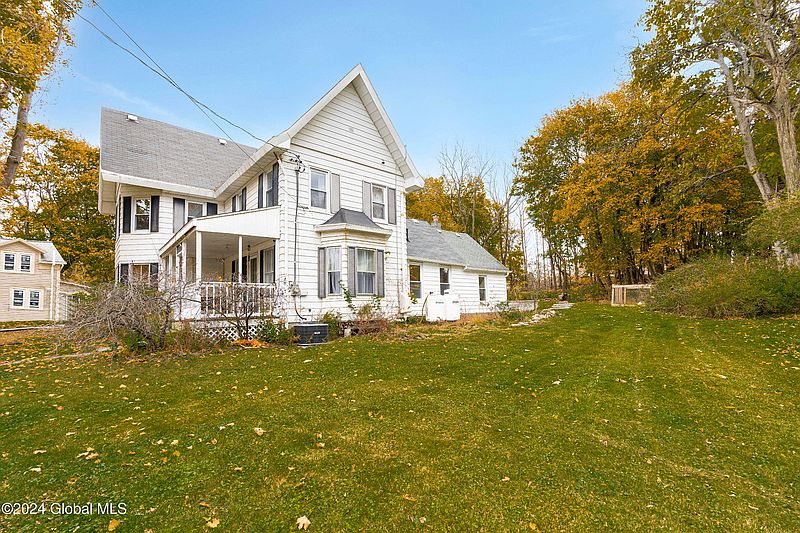 3rd image of 2682 New Scotland Road