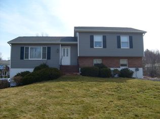 23 Vermont Dr, Newburgh, NY 12550