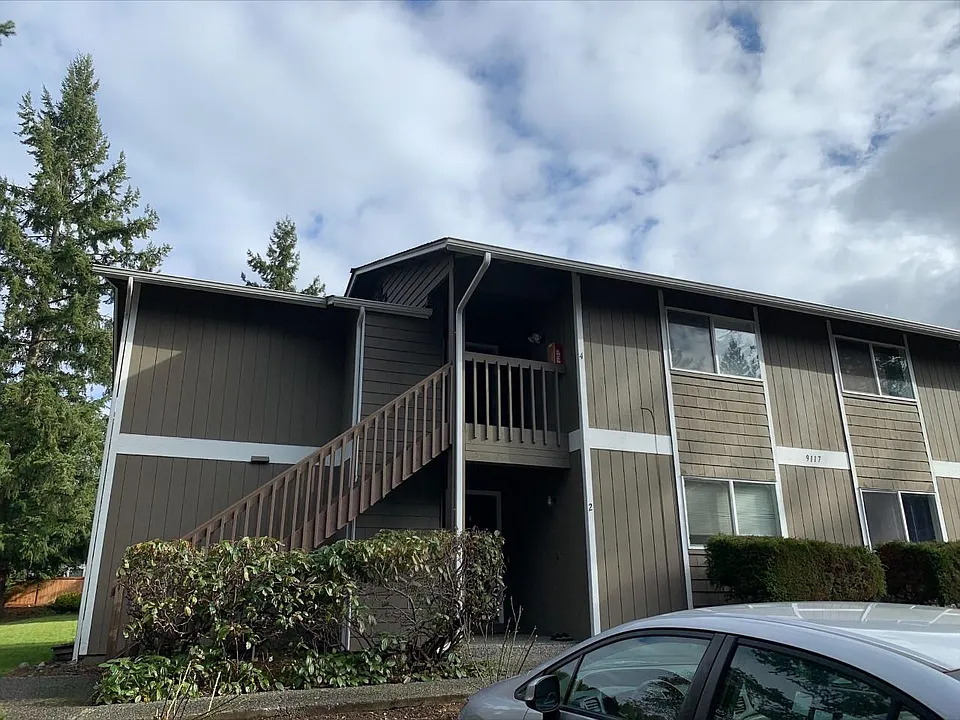 9117 Meridian Pl NE