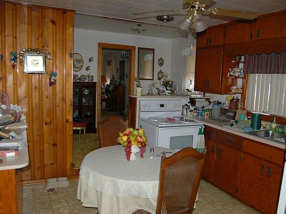 3rd image of 1609 Roselle Ave