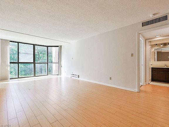 3rd image of 1240 Marlborough Ct #209