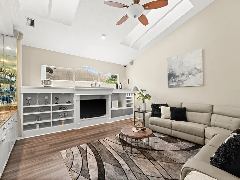 9502 Portbury Dr — Photo 10