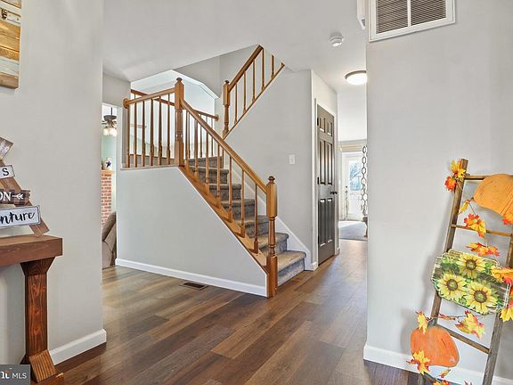 4th image of 55 Ashton Dr