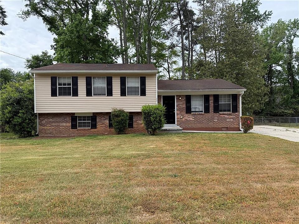 1st image of 218 Ridge Trl