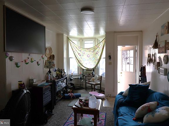 4th image of 731 Grace St