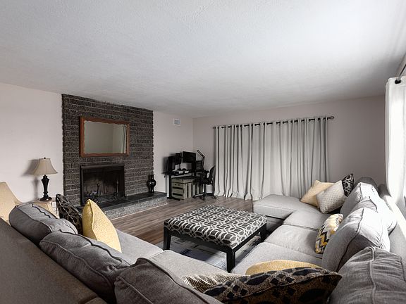 3rd image of 7140-44 Rosemary Ln #7140