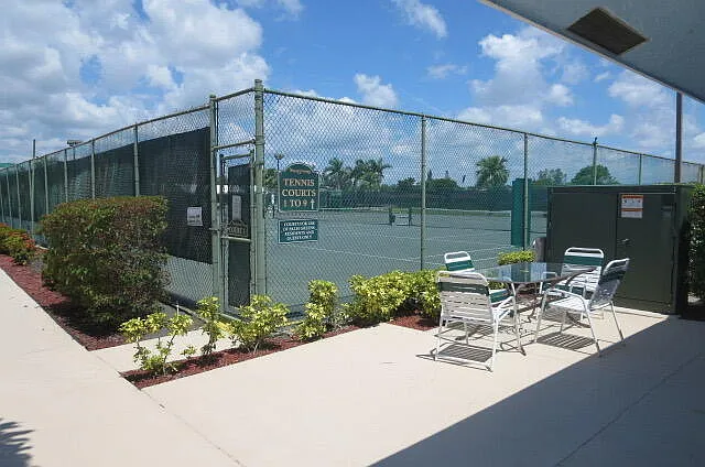 13817 Royal Palm Ct #B — Photo 37