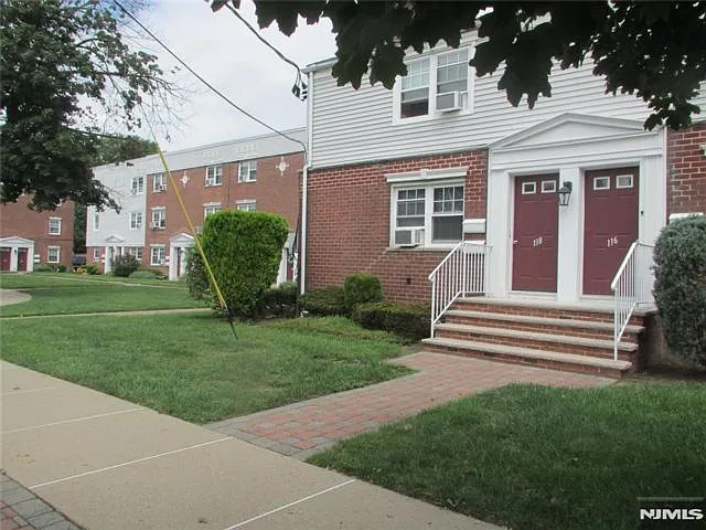 Hastings Village — Photo 2