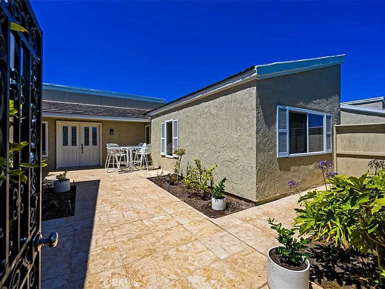 22821 Mariano Dr — Photo 7
