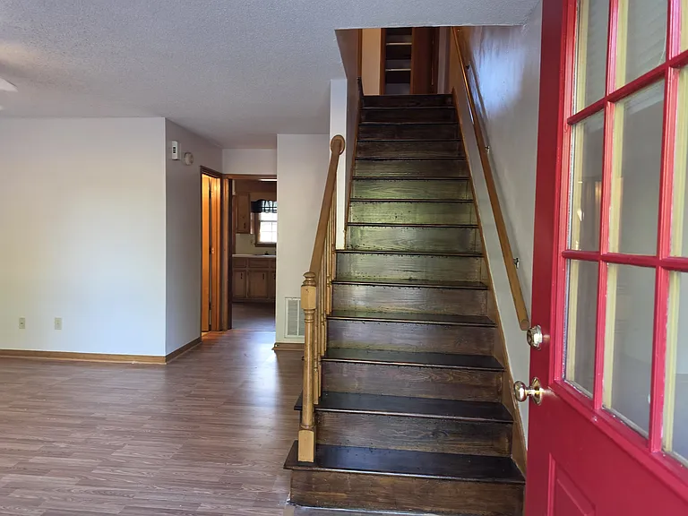 180 Glenwood Dr — Photo 4