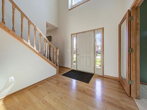4th image of 704 Hackerson Ct