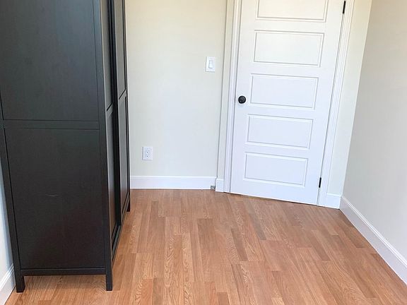 5th image of 18A Woodward St