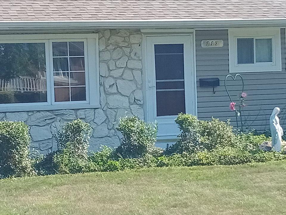 1st image of 117 E Walnut Ave