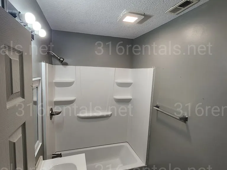 1511 N Erie St — Photo 7