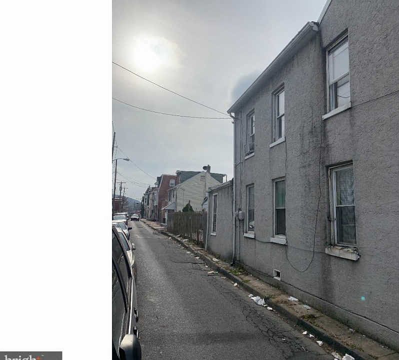 2nd image of 1124 Buttonwood St