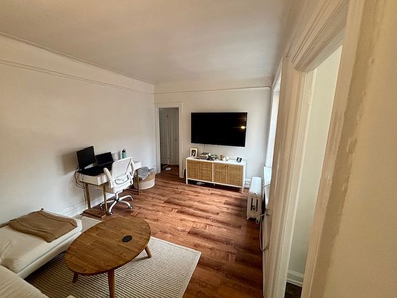 4th image of 111 W 16th St APT 6A