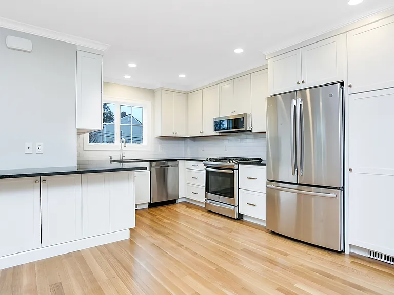 81 Cos Cob Ave #B — Photo 2