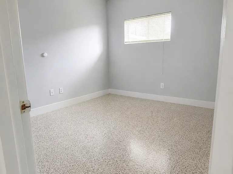 1014 E South St #5 — Photo 6