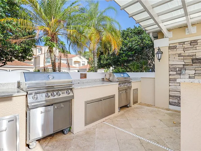 8415 Excalibur Cir #B10 — Photo 25