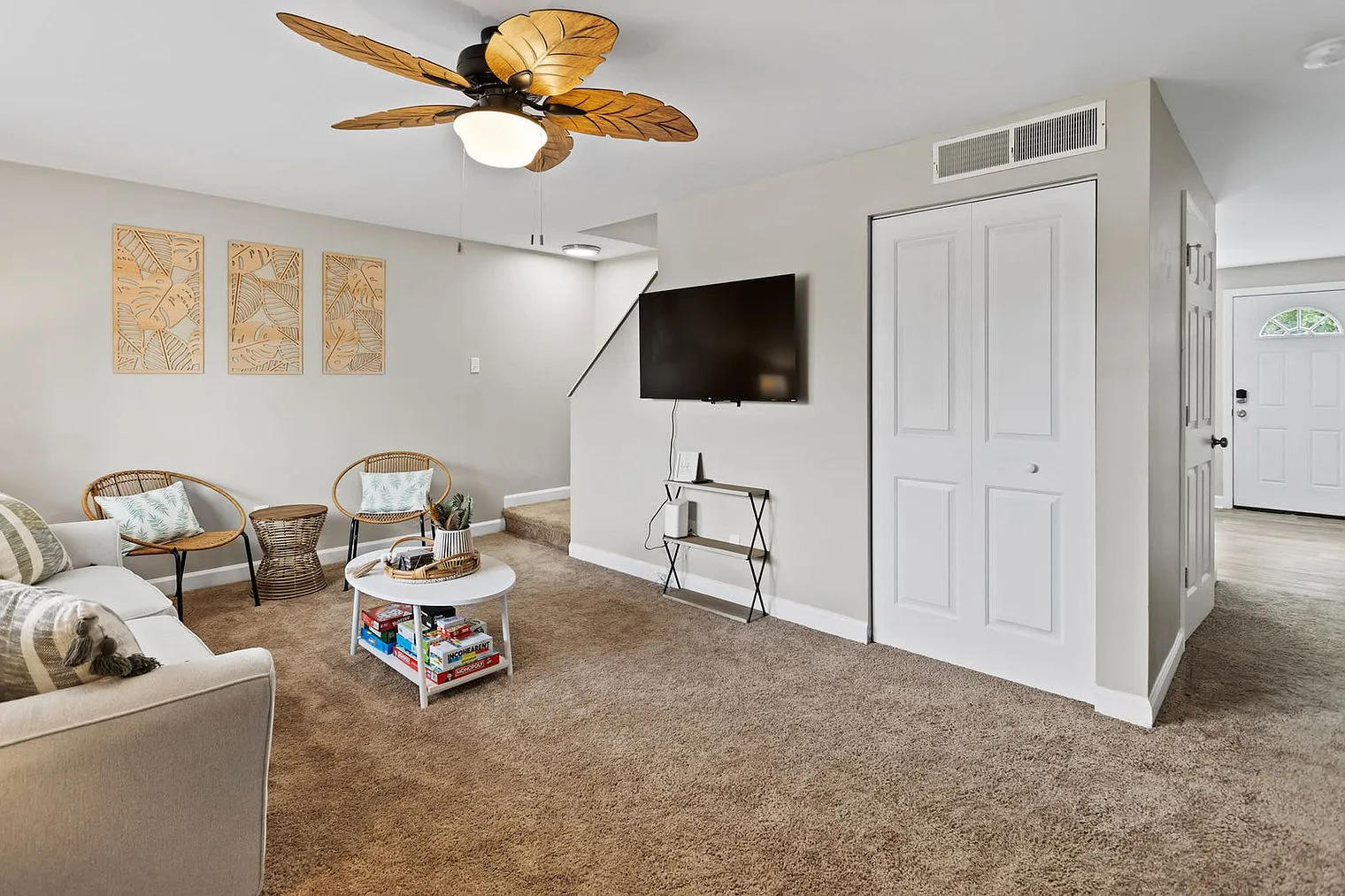 3 bed, 2.0 bath, 1496 sqft, $4,341 — Photo 3