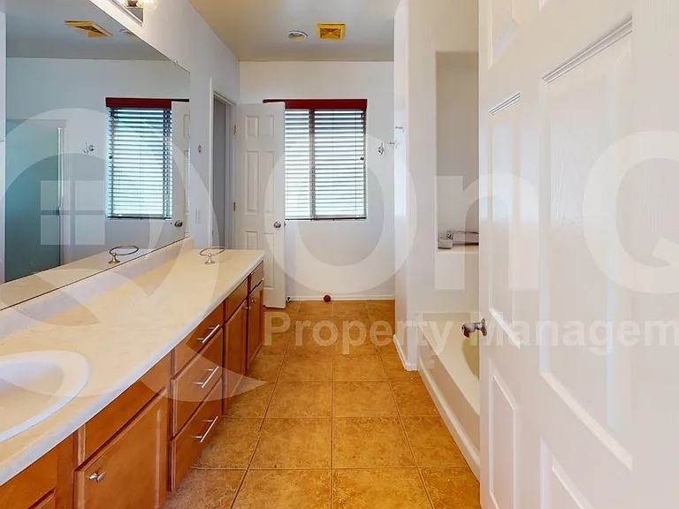 7218 S Canterbury Tale Dr — Photo 18