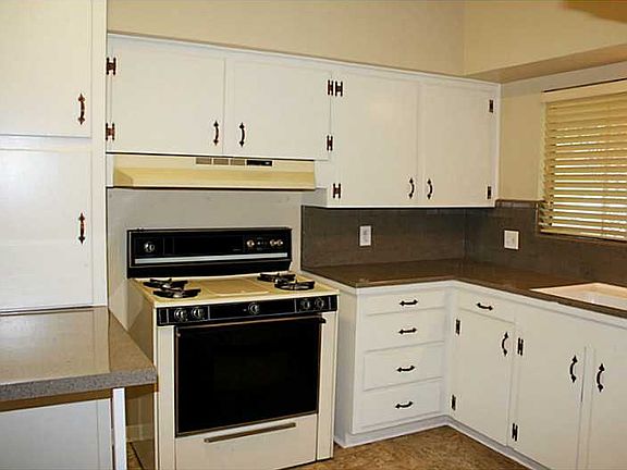 3rd image of 3317 Terrace Dr
