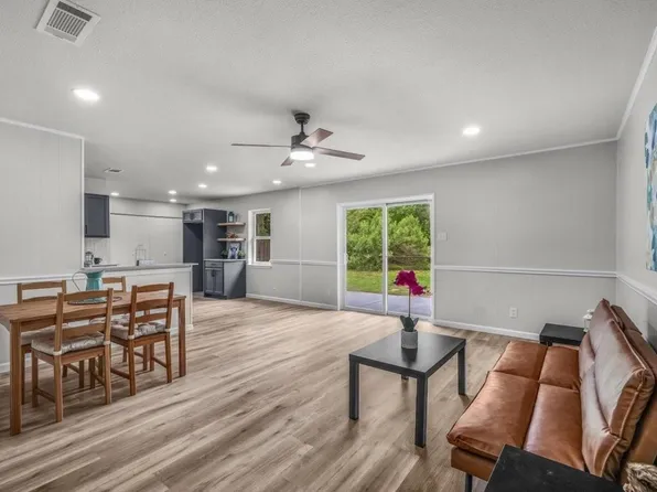 1013 Springdale Rd, Bedford, TX 76021