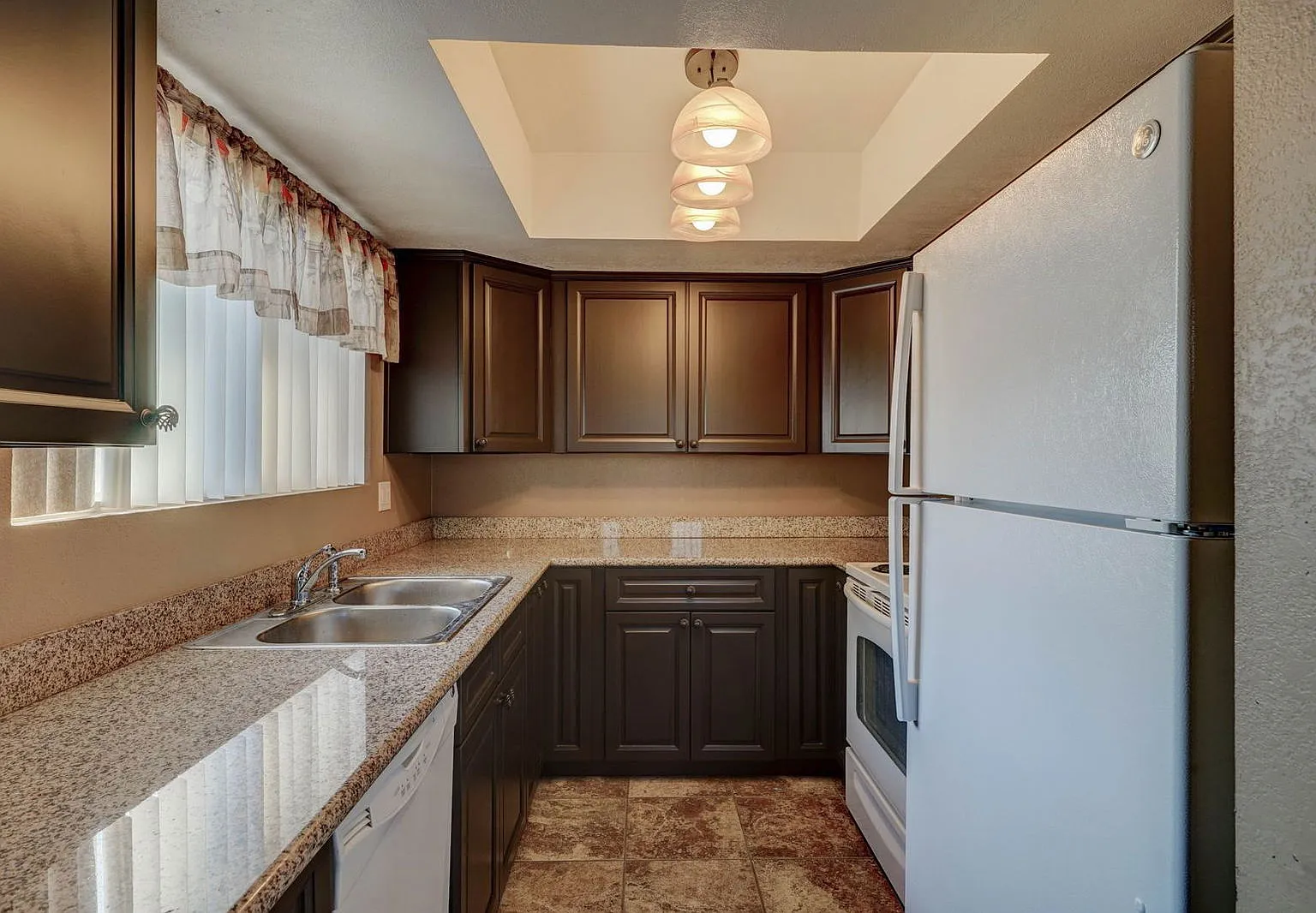 2 bed, 1.0 bath, 810 sqft, $1,200 — Photo 3