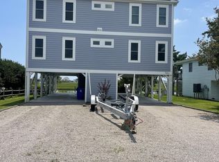 107 W Island Dr, Oak Island, NC 28465