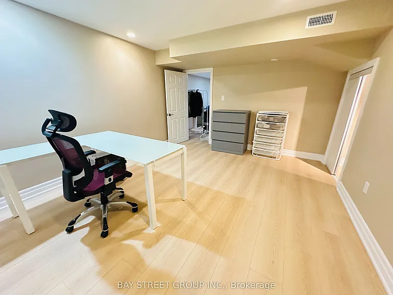 118 Fairglen Ave — Photo 27