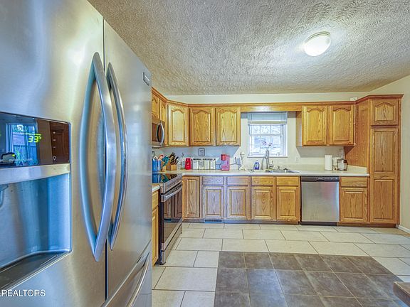 5th image of 2215 Island Blvd