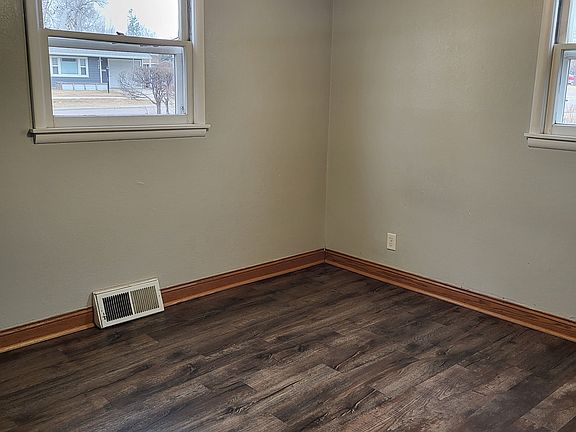 4th image of 2128 Birch Ave