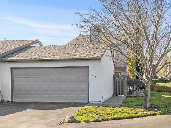 2nd image of 984 Cartier Ln