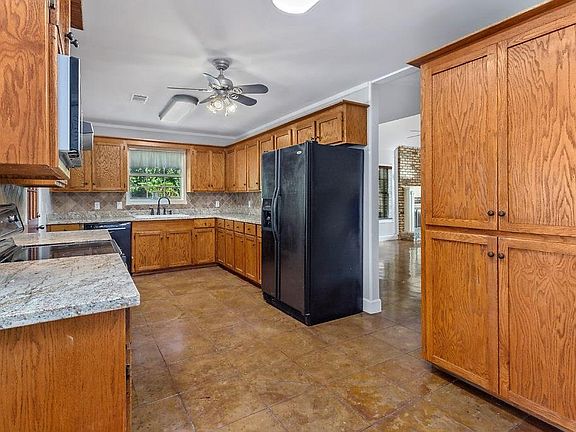 4th image of 1432 Pin Oak Dr