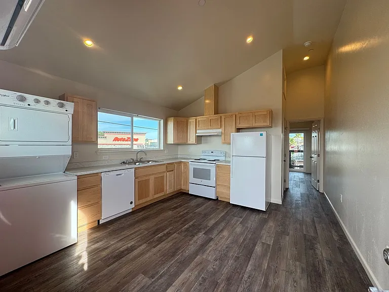967 W Harris St — Photo 14