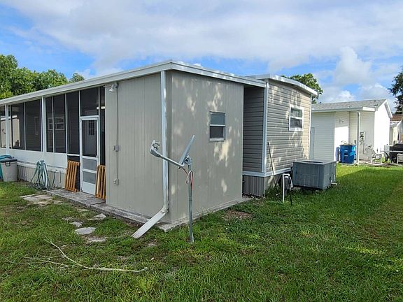 3rd image of 8823 Wellington Dr