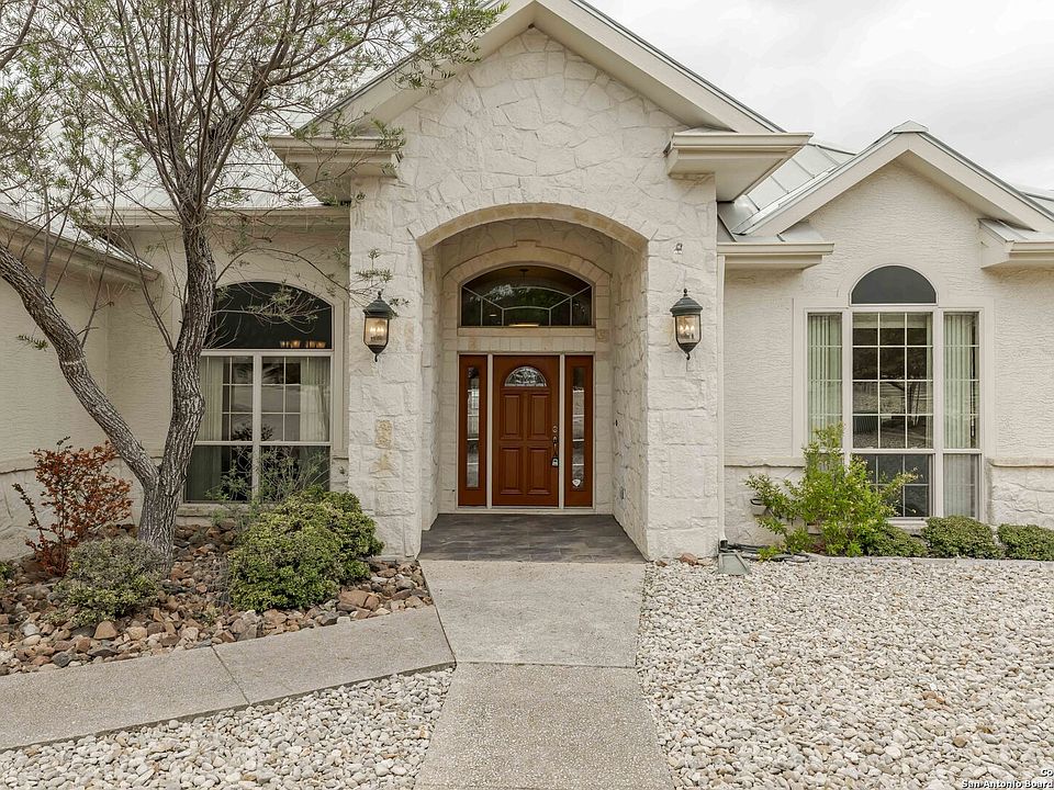 1st image of 2036 CROWN VIEW DR