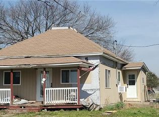420 N 5th St, Osage City, KS 66523