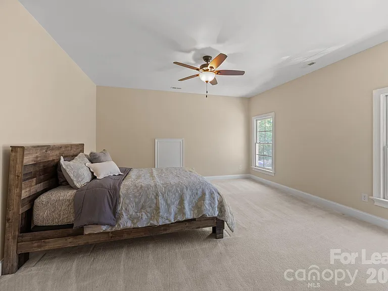 11938 Bradford Park Dr — Photo 25