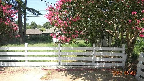 5th image of 227 E Greenfield Dr