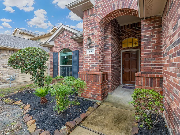 16911 Savannah Park Dr — Photo 3
