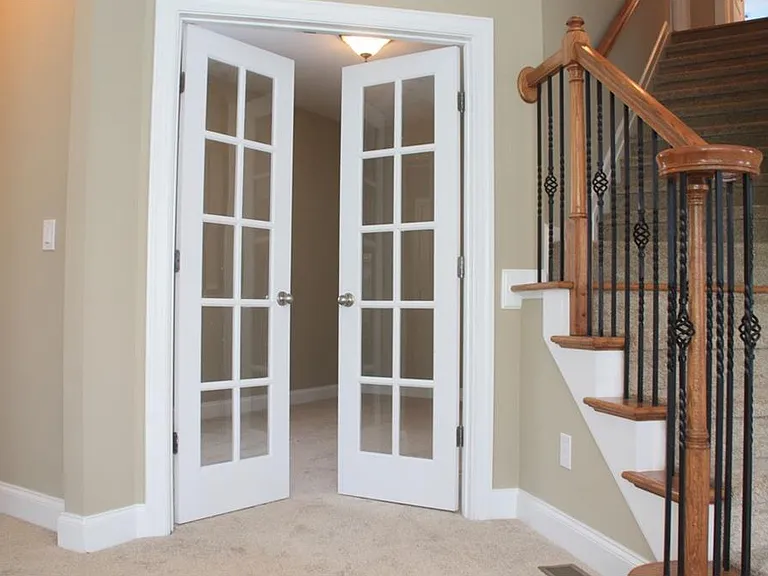 the office area can be used as a guest bedroom