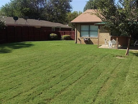 3rd image of 1803 Post Oak Ln