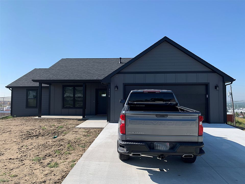 2nd image of 1116 Skyline Dr NE
